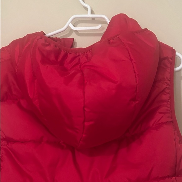 Red hooded puffer vest - Picture 5 of 6